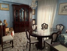 set sala da pranzo tavolo sedie, credenza, divani, tavolino e 2 buffet tappeto c