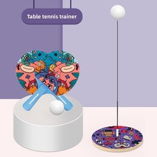 Allenatore pratica ping pong