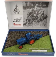 UNIVERSAL HOBBIES COLLECTION FORDSON Super Dexta avec charrue 2 Corps RANSOME...
