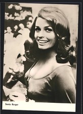 Attrice Senta Berger con volto