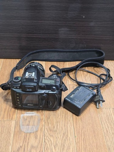 T36 nikon d70s - t36, fotocamera