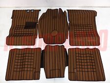 SOPRA TAPPETI MARRONI E NERI