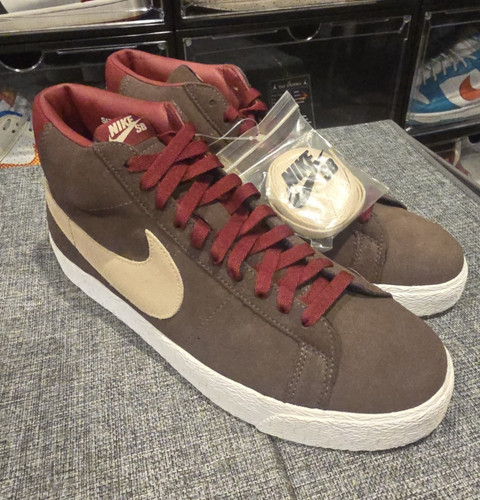 11m dead stock vintage nike - dead,