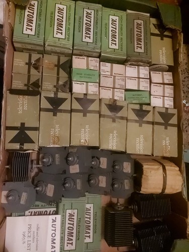 Lot old television - 40+,
