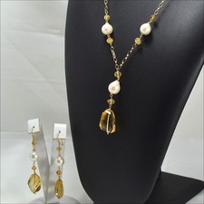 18KT GOLD SET NATURAL FACETED