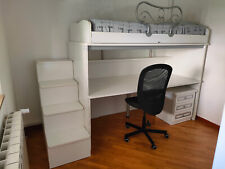 Arredo camera singola composto di scrivania con cassettiera, letto e armadio