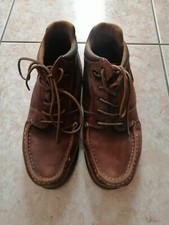 Scarpe da uomo in vera pelle con lacci in cuoio.