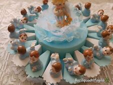 TORTA BOMBONIERA DA 20 FETTE BATTESIMO BIMBO CON APPLICAZIONI PUPETTI IN CERAMIC