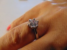 ANELLO DONNA SOLITARIO IN ACCIAIO INOX E PERFETTA IMITAZIONE DIAMANTE REGOLABILE