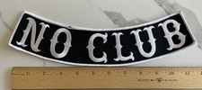"NO CLUB" bianco su nero ferro