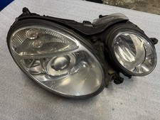 W211 Classe E Faro proiettore Xenon anteriore destro A2118201461 Mercedes-benz ottimo