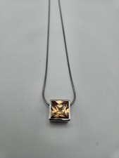 Collana alla moda con ciondolo