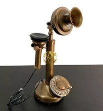 Antico telefono fisso in