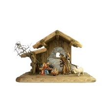 Presepe con capanna in legno