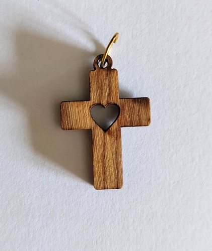 Ciondolo legno forma di - a,