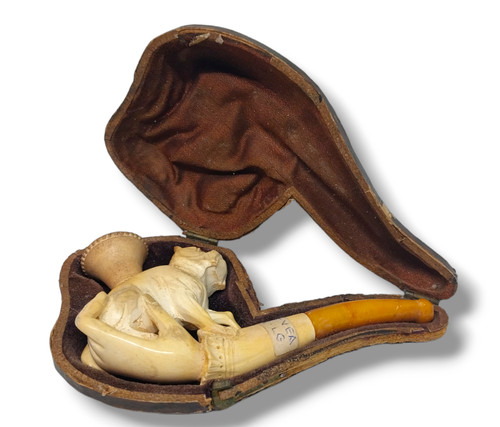 Antica pipa intagliata - , schiuma