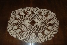Artigianato napoletano  - Centrino a uncinetto -ovale 40cm 28 cm