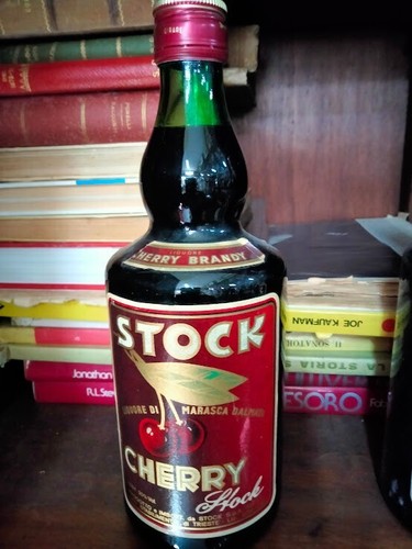 Stock cherry brandy anni - cherry,