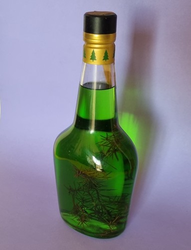 Liquore con rametto pino - liquore, di