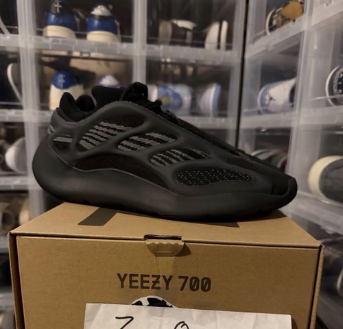 Adidas yeezy 700 dark - 700,