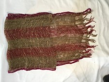 Sciarpa in seta grezza naturale, prodotto artigianale realizzato e tinto a mano.