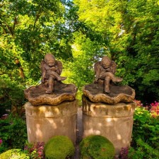 Coppia di vecchie sculture in