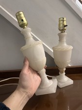 Coppia di lampade da tavolo vintage francesi in alabastro basi scanalate marmo onice