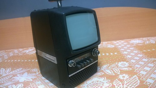 Raro televisore portatile - raro,