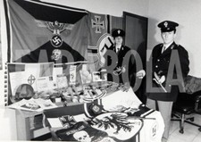 Foto vintage Milano, materiale sequestrato ad estremisti, 1993, stampa 24x18 cm