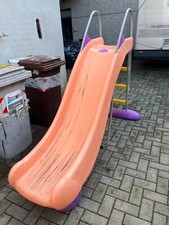 scivolo da giardino per bambini, tenuto sempre al chiuso.