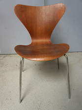Vecchia sedia di design Fritz Hansen Arne Jacobsen Chair serie 7 teak (F024-1188)