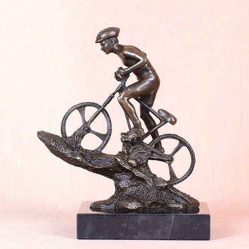Statua ciclista maschio