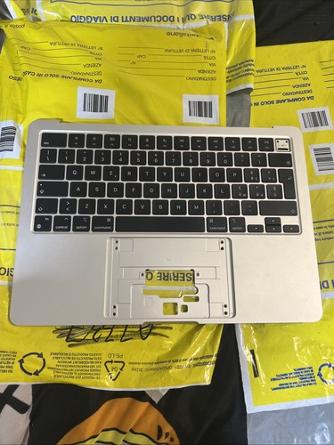 Apple macbook air - apple, a2681