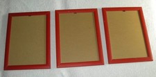 lotto 3 cornici in legno rosso e vetro  cm 25x33,5 21x30