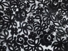 Antico Scialle Triangolare Nero Velluto su Tulle con Frange Seta anni '40