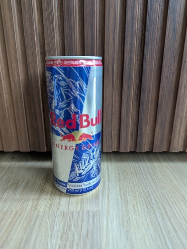 Red bull energy drink - bull, edizione