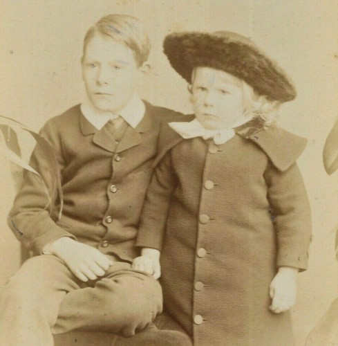 Cabinet card photo family - card,