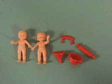 BAMBINI: bambini con oggetti