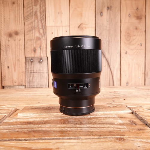 Sony carl zeiss 135 f1 - zeiss, f1.8