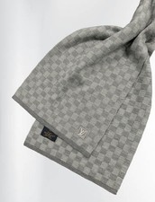 louis vuitton scarf light grey