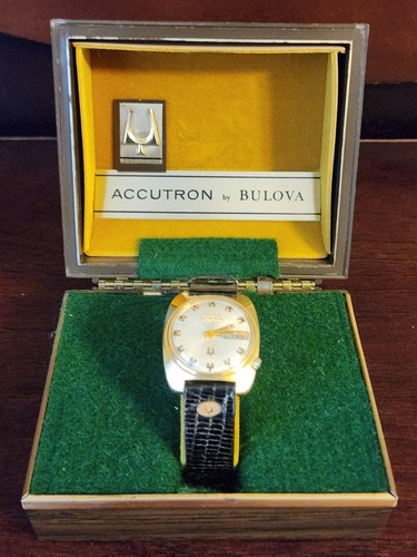 Vintage 1973 bulova accutron - bulova,