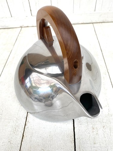 Picquot ware kettle - ware,
