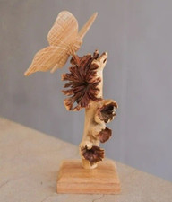 Statuina farfalla in legno