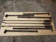 CERNIERE ANTICHE IN FERRO BATTUTO DI UN PORTONE CARRAIO