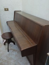 Pianoforte verticale Petrof con sgabello noce scuro, usato 