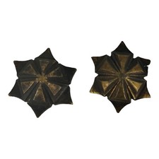 Coppia di antiche borchie in