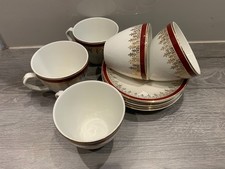 5 tazze da tè e piattini