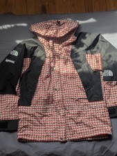 Supreme x The North Face TNF