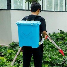 Spandiconcime con manico in