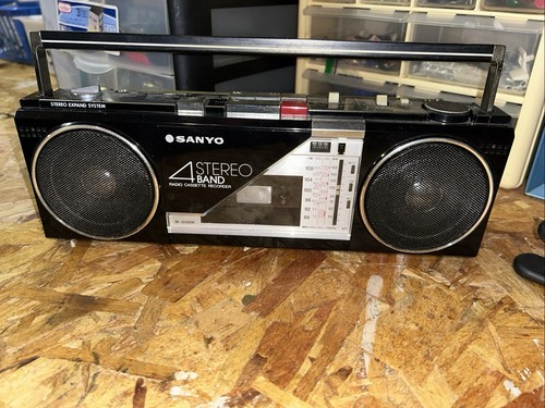 Sanyo s300k boom box - "boom, radio